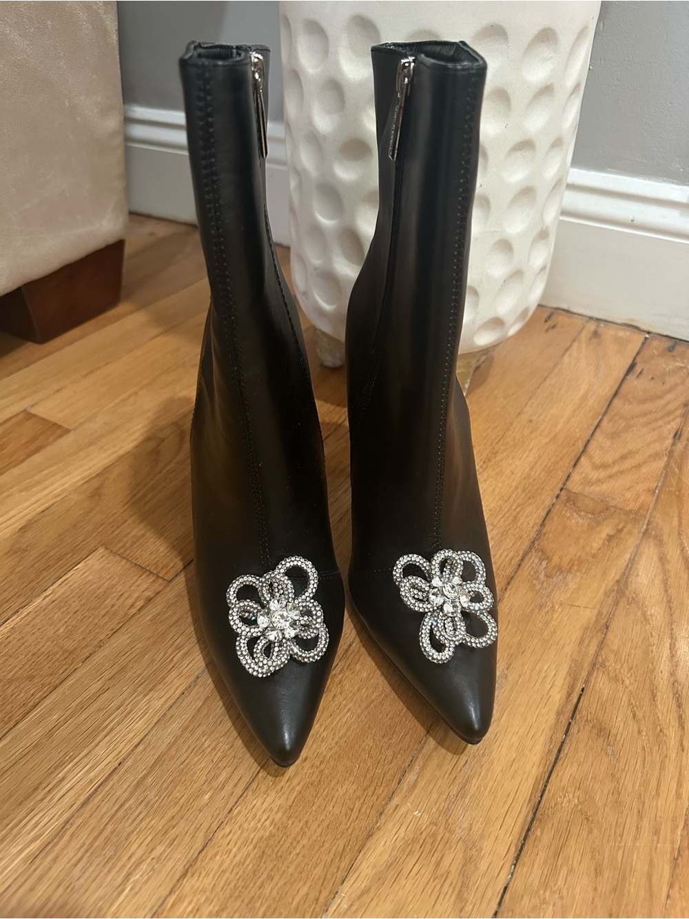 Women’s Black Pointed Toe Ankle Bootie Side Zip Rhinestone Size 8